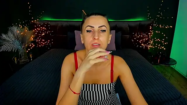 Snapshot of Rebecca_Diamond chatting on 09-18-25, 05:20 Rebecca Diamond online show from 09-18-25, 05:20