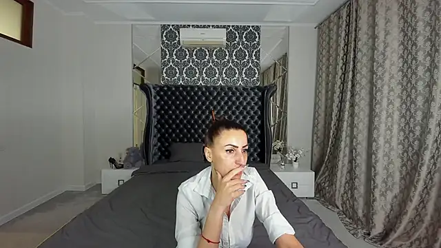 Snapshot of Rebecca_Diamond chatting on 10-06-25, 05:27 Rebecca Diamond online show from 10-06-25, 05:27