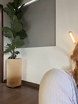 curchez  online show from 04-13-26, 08:47