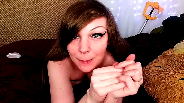 GamerGirlRoxyAndLee online show from 01-04-25, 10:13