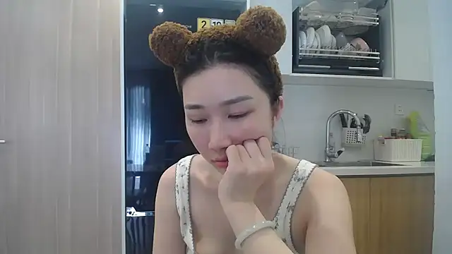 Snapshot of Asiagirll chatting on 06-11-26, 12:32 Asiagirll online show from 06-11-26, 12:32
