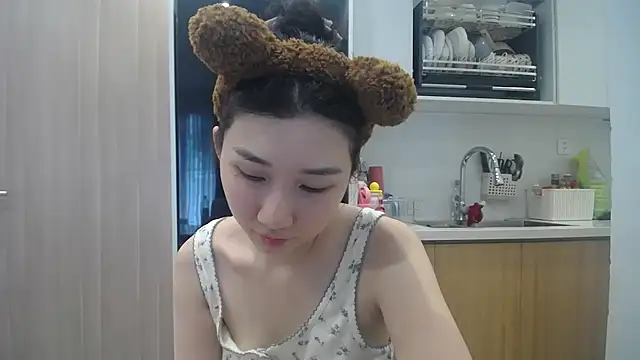 Snapshot of Asiagirll chatting on 06-11-26, 02:53 Asiagirll online show from 06-11-26, 02:53