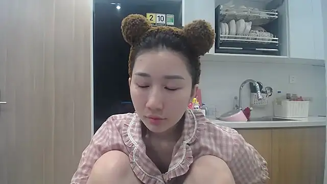 Snapshot of Asiagirll chatting on 06-15-26, 02:52 Asiagirll online show from 06-15-26, 02:52
