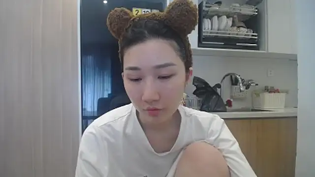 Snapshot of Asiagirll chatting on 06-17-26, 03:20 Asiagirll online show from 06-17-26, 03:20