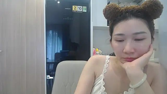 Snapshot of Asiagirll chatting on 06-18-26, 03:40 Asiagirll online show from 06-18-26, 03:40