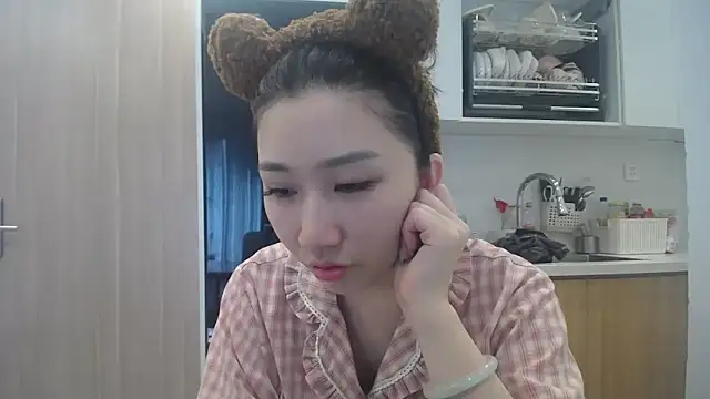 Snapshot of Asiagirll chatting on 06-22-26, 01:18 Asiagirll online show from 06-22-26, 01:18