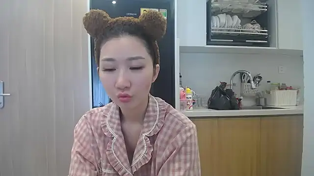 Snapshot of Asiagirll chatting on 06-22-26, 03:36 Asiagirll online show from 06-22-26, 03:36