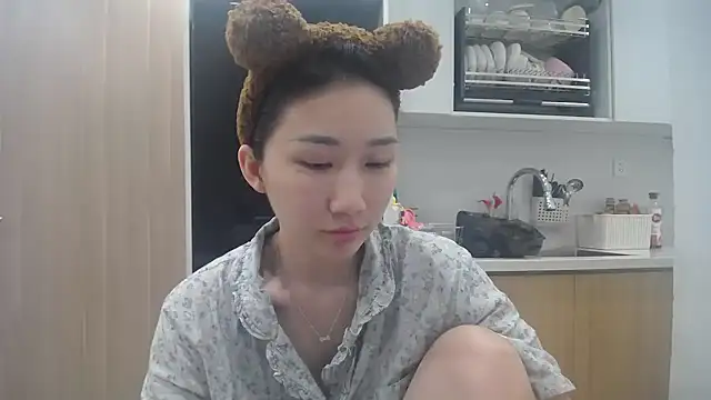 Snapshot of Asiagirll chatting on 07-06-26, 03:25 Asiagirll online show from 07-06-26, 03:25