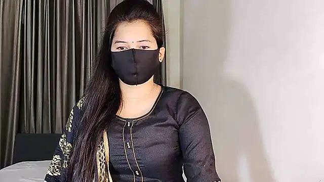 YourLovelyQueen online show from 01-13-25, 05:23