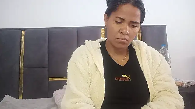 Snapshot of aleixane chatting on 06-23-26, 06:33 aleixane online show from 06-23-26, 06:33