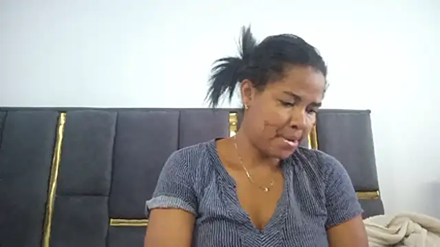Snapshot of aleixane chatting on 06-25-26, 05:07 aleixane online show from 06-25-26, 05:07