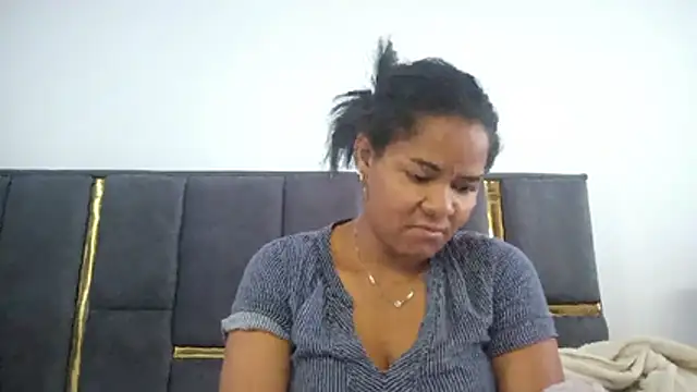 Snapshot of aleixane chatting on 06-25-26, 05:12 aleixane online show from 06-25-26, 05:12
