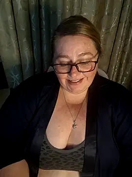 Snapshot of Iceprincess2bad4u chatting on 05-30-26, 06:27 Iceprincess2bad4u online show from 05-30-26, 06:27