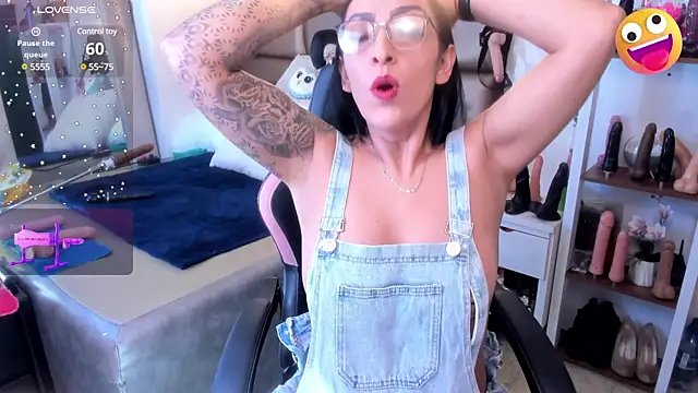 Snapshot of janette_rider chatting on 03-11-25, 03:05 janette rider online show from 03-11-25, 03:05
