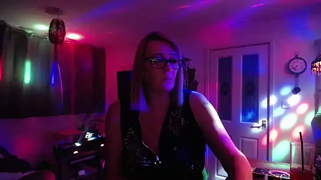 COUPLE4VOYEUR01 online show from 03-28-26, 07:35