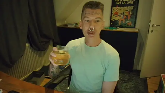 Snapshot of FREAK-Alex-Kanyon chatting on 03-04-26, 09:32 FREAK-Alex-Kanyon online show from 03-04-26, 09:32