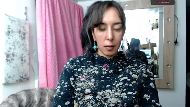 Snapshot of Bekkakinky chatting on 10-31-25, 11:28 Bekkakinky online show from 10-31-25, 11:28