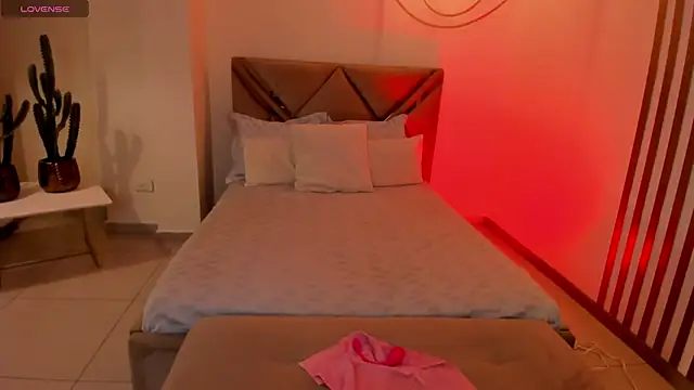 Snapshot of LindseyCox chatting on 10-07-25, 04:31 LindseyCox online show from 10-07-25, 04:31