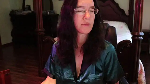 Snapshot of thornburyrose chatting on 06-17-26, 10:50 thornburyrose online show from 06-17-26, 10:50