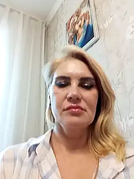 Snapshot of JennyOMay chatting on 06-18-26, 03:18 JennyOMay online show from 06-18-26, 03:18