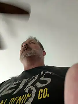 Snapshot of Bronco9602 chatting on 10-18-25, 06:52 Bronco9602 online show from 10-18-25, 06:52