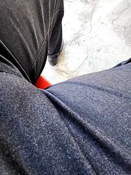 Snapshot of chaunguyen1993 chatting on 12-20-25, 01:12 chaunguyen1993 online show from 12-20-25, 01:12