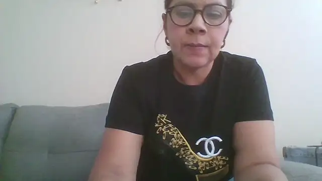Sara Brandon online show from 10-26-25, 04:13