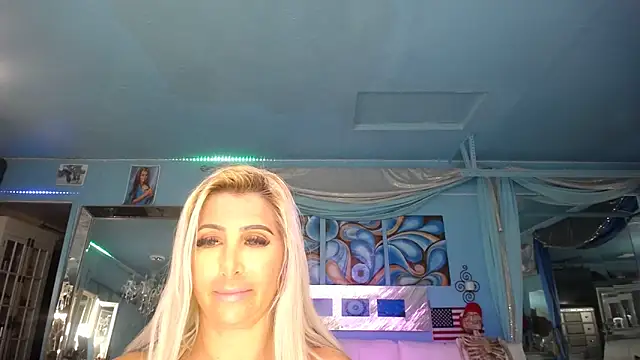Snapshot of ADRIANNA_FOX chatting on 02-06-25, 09:11 ADRIANNA FOX online show from 02-06-25, 09:11