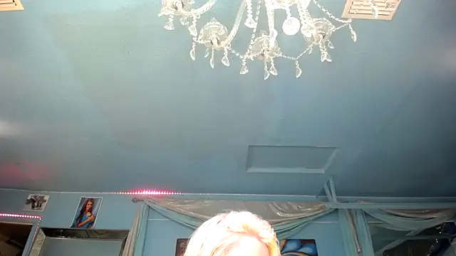 Snapshot of ADRIANNA_FOX chatting on 02-15-25, 06:44 ADRIANNA FOX online show from 02-15-25, 06:44