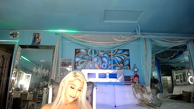 Snapshot of ADRIANNA_FOX chatting on 02-18-25, 11:00 ADRIANNA FOX online show from 02-18-25, 11:00