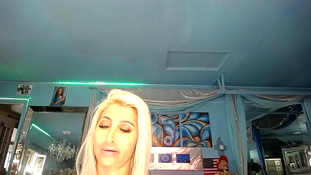 Snapshot of ADRIANNA_FOX chatting on 02-19-25, 01:50 ADRIANNA FOX online show from 02-19-25, 01:50