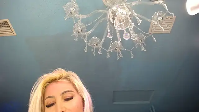 Snapshot of ADRIANNA_FOX chatting on 03-03-25, 05:39 ADRIANNA FOX online show from 03-03-25, 05:39