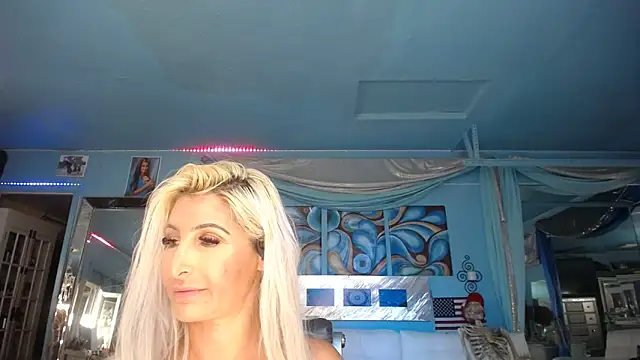 Snapshot of ADRIANNA_FOX chatting on 03-09-25, 04:49 ADRIANNA FOX online show from 03-09-25, 04:49