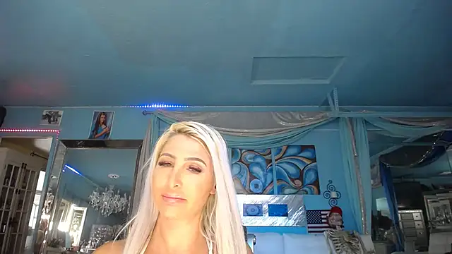 Snapshot of ADRIANNA_FOX chatting on 03-09-25, 06:43 ADRIANNA FOX online show from 03-09-25, 06:43