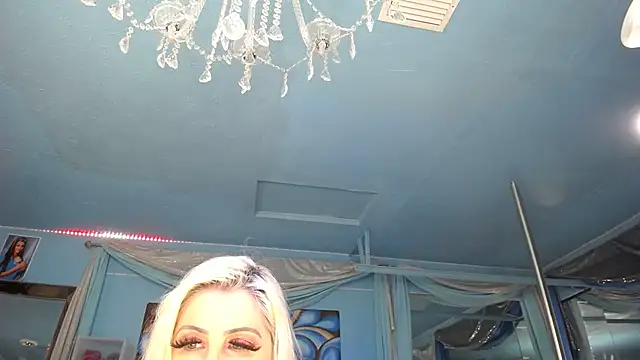 Snapshot of ADRIANNA_FOX chatting on 09-16-25, 05:19 ADRIANNA FOX online show from 09-16-25, 05:19