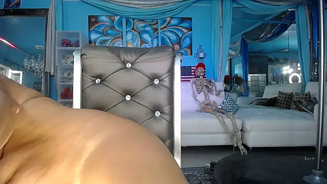 Snapshot of ADRIANNA_FOX chatting on 10-09-25, 09:40 ADRIANNA FOX online show from 10-09-25, 09:40