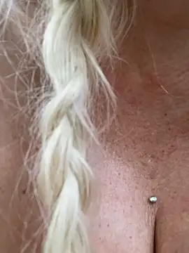 ADRIANNA FOX online show from 04-16-26, 11:29