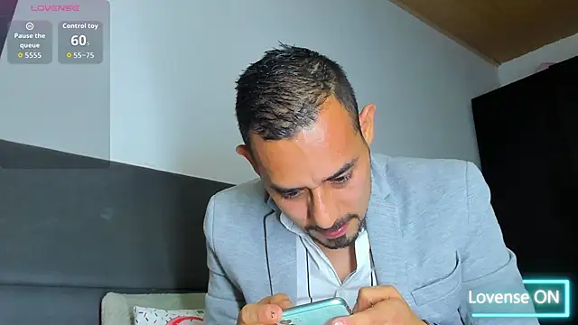 jhonyalzate2 online show from 11-25-25, 02:44