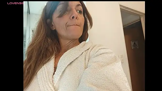 Snapshot of Carolain3_9 chatting on 05-20-26, 06:36 Carolain3 9 online show from 05-20-26, 06:36