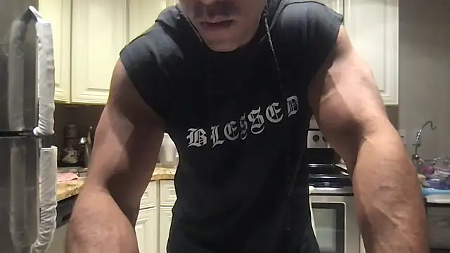 Snapshot of BigGuyMuscle chatting on 06-20-26, 01:19 BigGuyMuscle online show from 06-20-26, 01:19