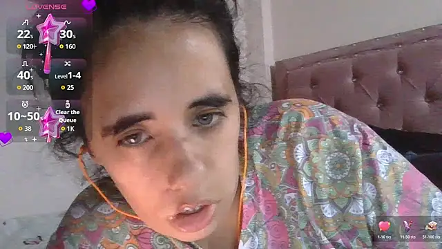 Snapshot of annarose19 chatting on 06-10-26, 11:03 annarose19 online show from 06-10-26, 11:03