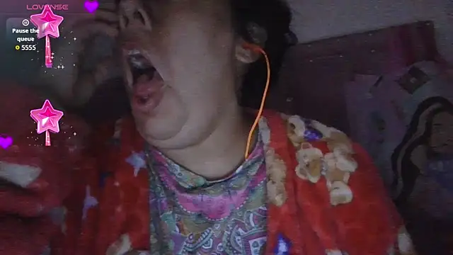 Snapshot of annarose19 chatting on 06-11-26, 03:04 annarose19 online show from 06-11-26, 03:04