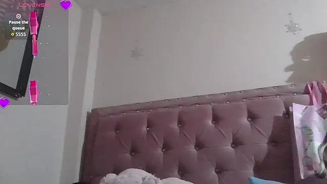 Snapshot of annarose19 chatting on 06-17-26, 01:19 annarose19 online show from 06-17-26, 01:19