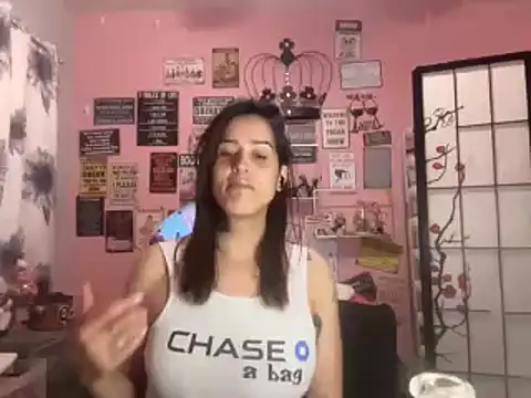 Snapshot of latinacubana chatting on 12-23-24, 12:30 latinacubana online show from 12-23-24, 12:30