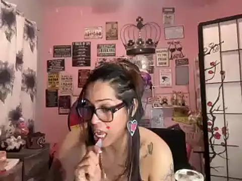 Snapshot of latinacubana chatting on 01-29-25, 06:01 latinacubana online show from 01-29-25, 06:01