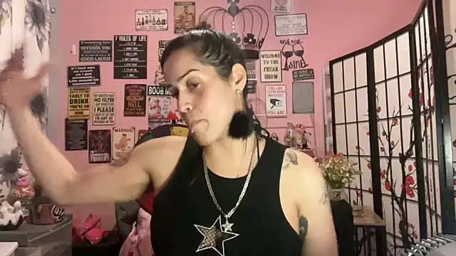 Snapshot of latinacubana chatting on 02-01-25, 07:15 latinacubana online show from 02-01-25, 07:15