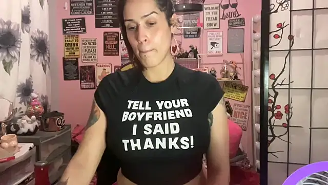 Snapshot of latinacubana chatting on 02-08-25, 11:01 latinacubana online show from 02-08-25, 11:01