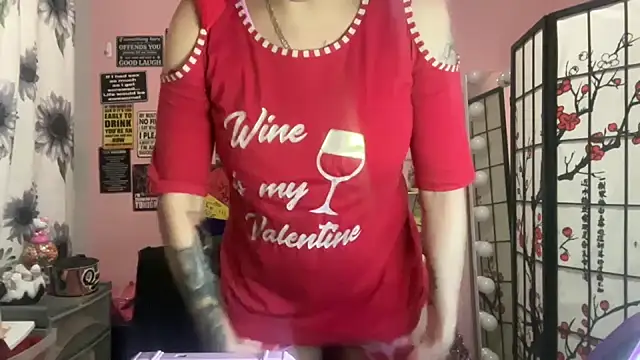 Snapshot of latinacubana chatting on 02-15-25, 06:55 latinacubana online show from 02-15-25, 06:55