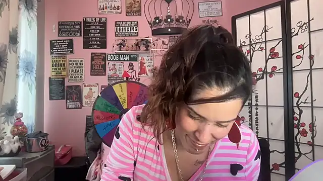 Snapshot of latinacubana chatting on 02-15-25, 04:23 latinacubana online show from 02-15-25, 04:23