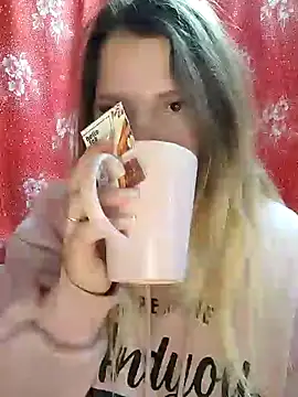 Snapshot of Zuli_Kiska chatting on 12-04-24, 11:52 Zuli Kiska online show from 12-04-24, 11:52